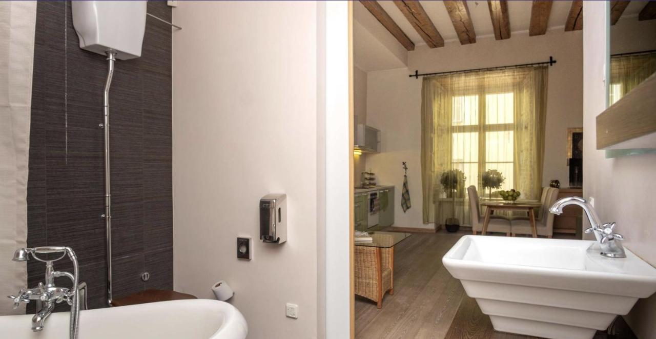 Spacious Studio Apartment In The Heart Of Old Town Reval Esterno foto