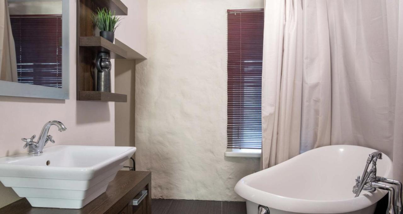 Spacious Studio Apartment In The Heart Of Old Town Reval Esterno foto